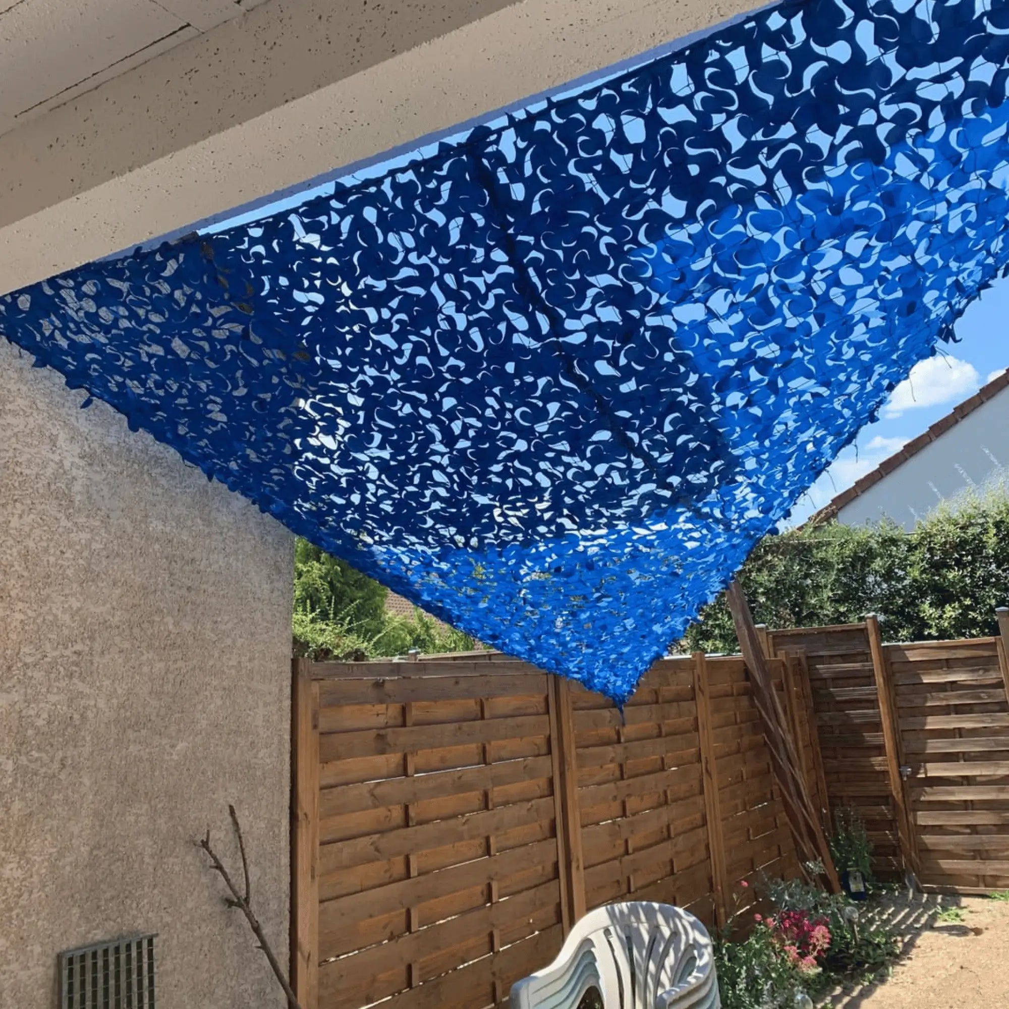 Rete mimetica triangolare blu