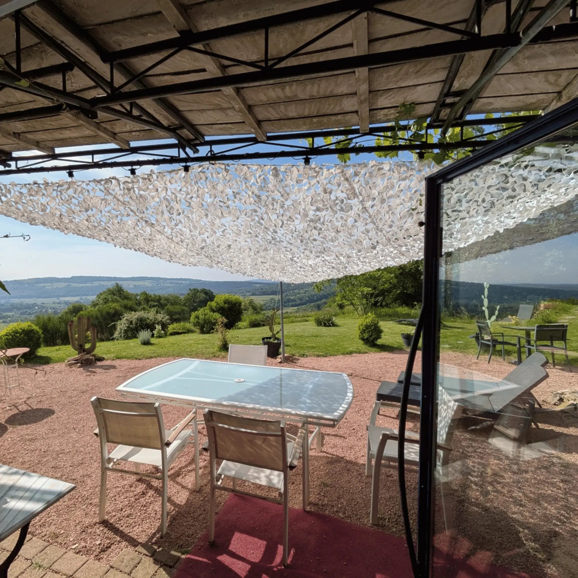 Rete mimetica triangolare bianca
